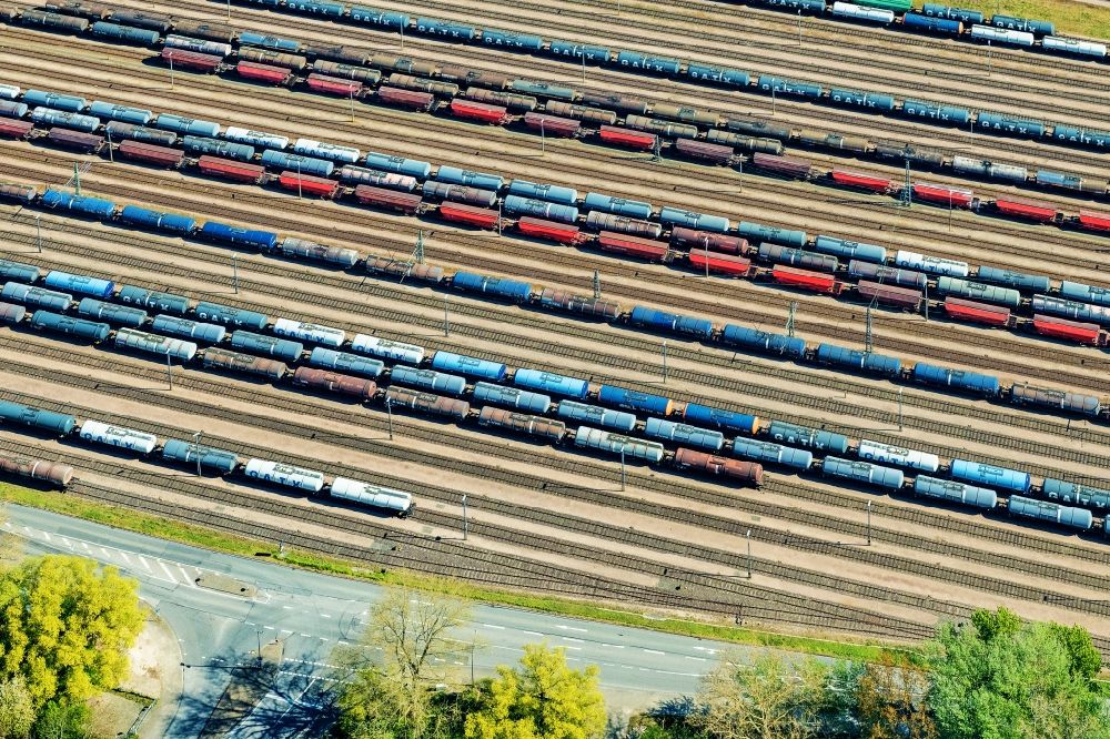Hamburg from above - Marshalling yard and freight station of the Deutsche Bahn at the Schluisgroven haven in Hamburg, Germany