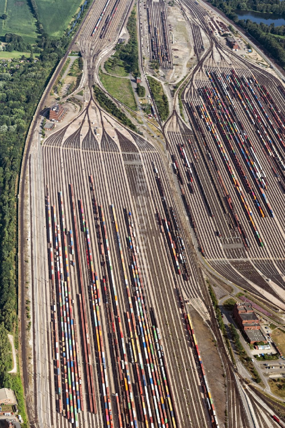 Seevetal from the bird's eye view: Marshalling yard and freight station on street Zur Viehtrift in the district Maschen in Seevetal in the state Lower Saxony, Germany