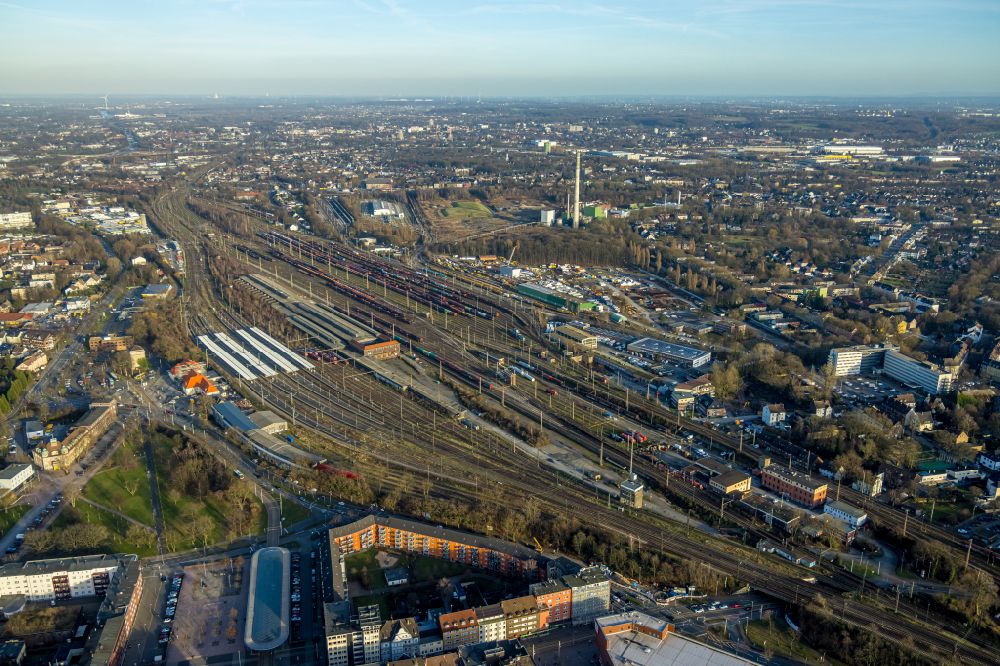 Aerial photograph Herne - tracks and rails at the Wanne-Eickel main station and the freight yard - marshalling yard of the Deutsche Bahn in Herne in the Ruhr area in the state of North Rhine-Westphalia