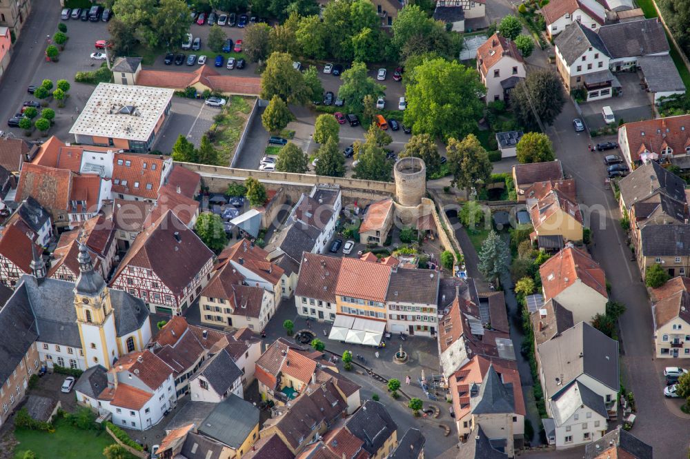 Aerial image Meisenheim - Place on old town wall with Schuldturm and Buergerturm in the inner city center on place Rapportierplatz in Meisenheim in the state Rhineland-Palatinate, Germany