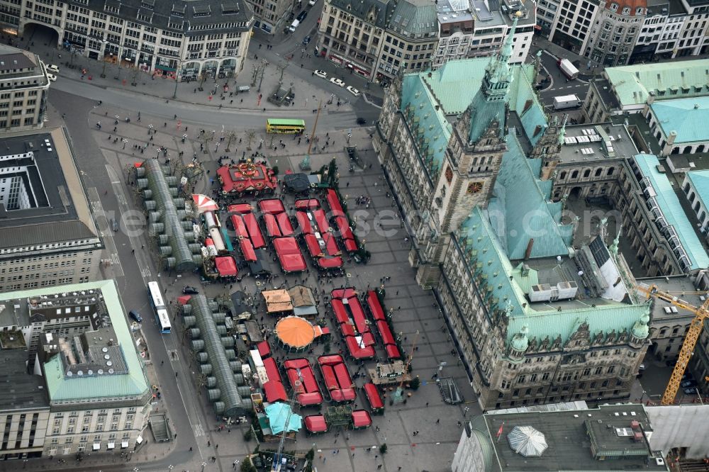 Hamburg from the bird's eye view: Town Hall building of the city administration Alter Wall on Rathausmarkt- place in Hamburg