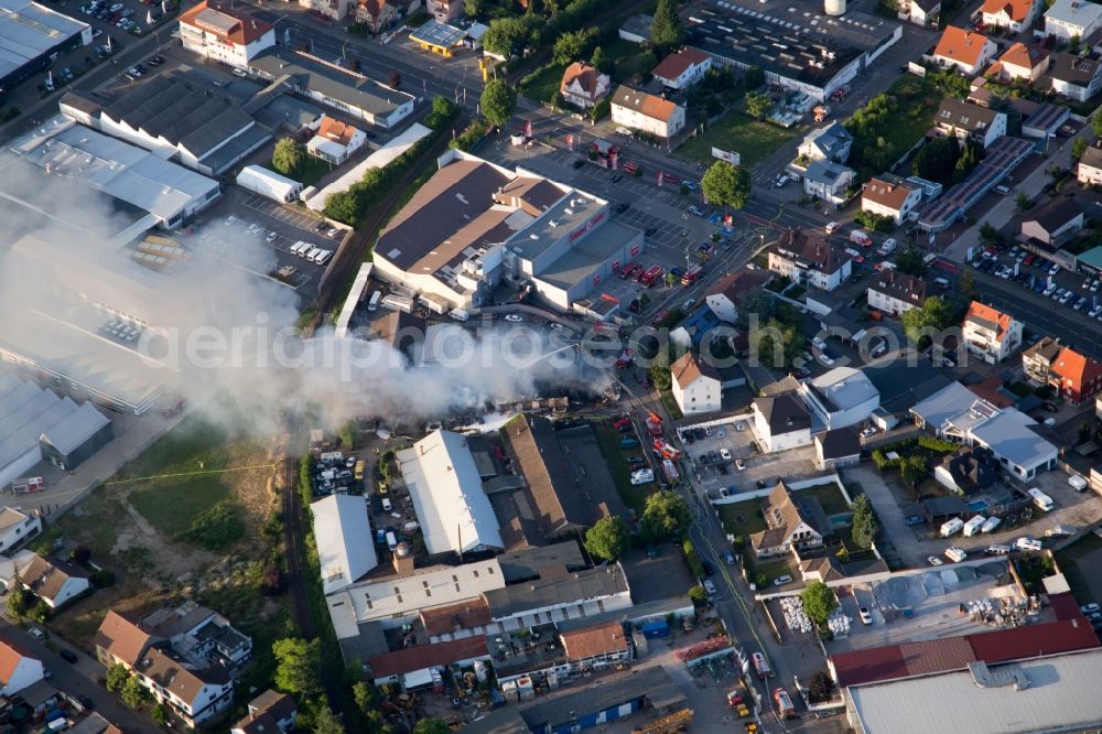 Speyer from the bird's eye view: Smoke and flames during the fire fighting to fire of a storage all for antiqities in the Werkstrasse in Speyer in the state Rhineland-Palatinate, Germany