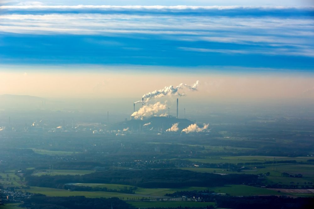 Aerial image Gelsenkirchen - Smoke and silhouette of the power plant Scholven in Gelsenkirchen in the state of North Rhine-Westphalia