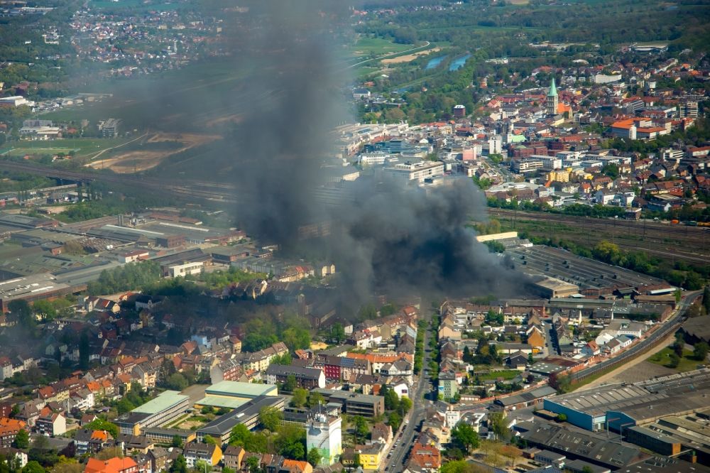Aerial photograph Hamm - Smoke clouds over the Fire Ruin the buildings and halls of the WDI - Westfaelische Drahtindustrie GmbH in Hamm in the state North Rhine-Westphalia, Germany