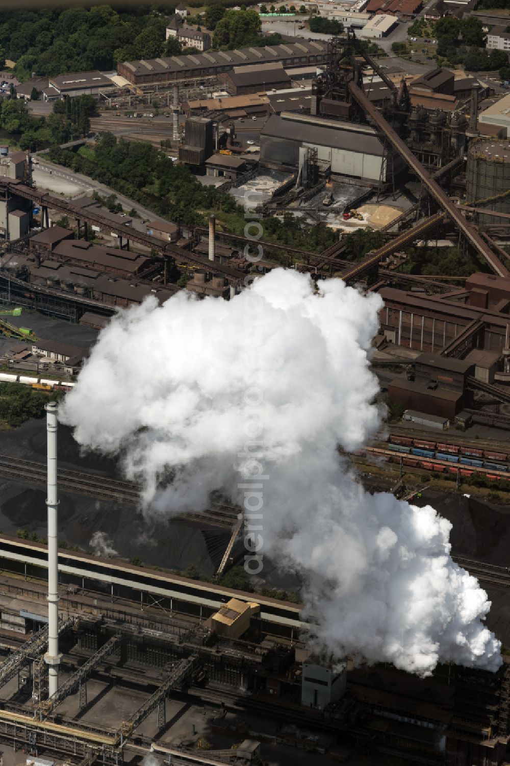 Aerial photograph Saarlouis - Clouds of smoke on the power plant in Saarlouis in the state Saarland, Germany