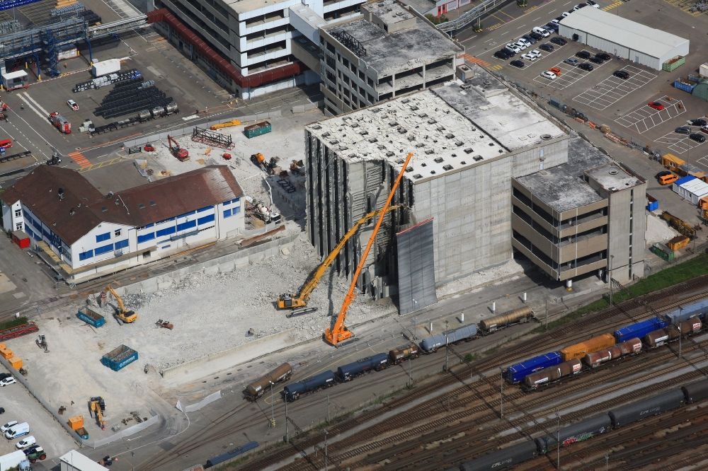 Muttenz from the bird's eye view: Dismantling of a high-bay warehouse complex and logistics center on the site of Novartis Pharma Schweizerhalle in Muttenz in the canton Basel-Landschaft, Switzerland