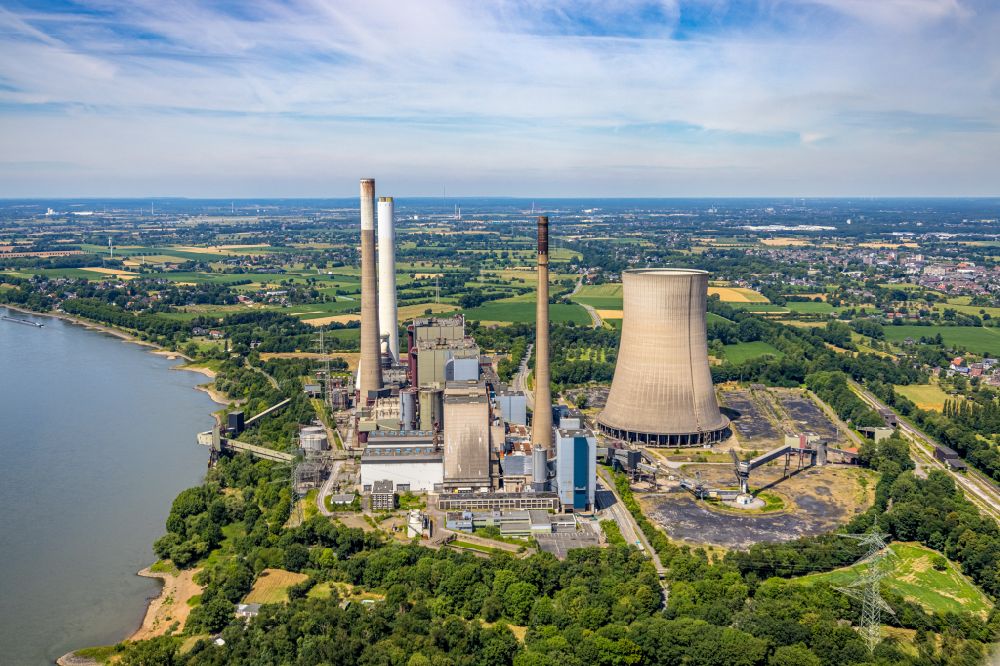 Aerial photograph Voerde (Niederrhein) - Dismantling work on the HKW cogeneration plant and coal-fired power plant Kraftwerk Voerde in Voerde (Niederrhein) in the state North Rhine-Westphalia, Germany