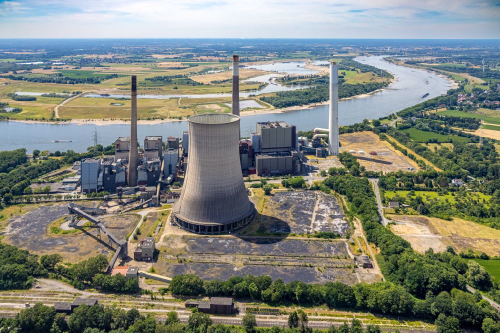Voerde (Niederrhein) from the bird's eye view: Dismantling work on the HKW cogeneration plant and coal-fired power plant Kraftwerk Voerde in Voerde (Niederrhein) in the state North Rhine-Westphalia, Germany