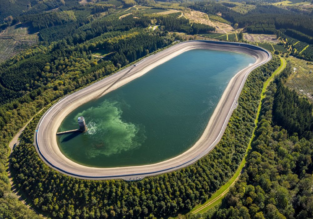 Aerial image Finnentrop - Retention basin and water storage Pumpspeicherwerk Oberbecken in Finnentrop at Sauerland in the state North Rhine-Westphalia, Germany