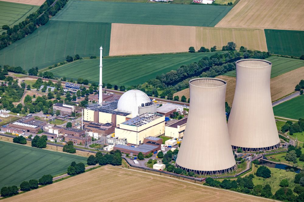Aerial photograph Grohnde - Reactor blocks, cooling tower structures and facilities of the nuclear power plant in Grohnde in the state of Lower Saxony, Germany