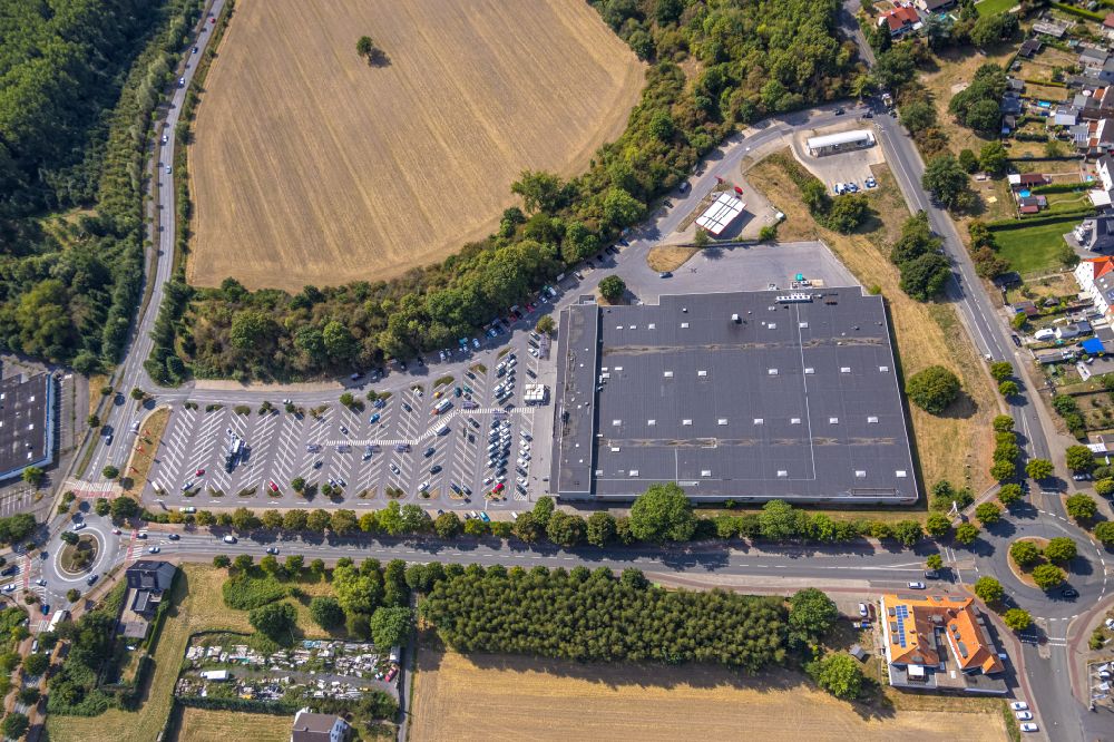 Aerial image Hamm - Shopping facilities and supermarket Real SB Warenhaus on federal highway B63 in the Heessen part of Hamm in the state of North Rhine-Westphalia