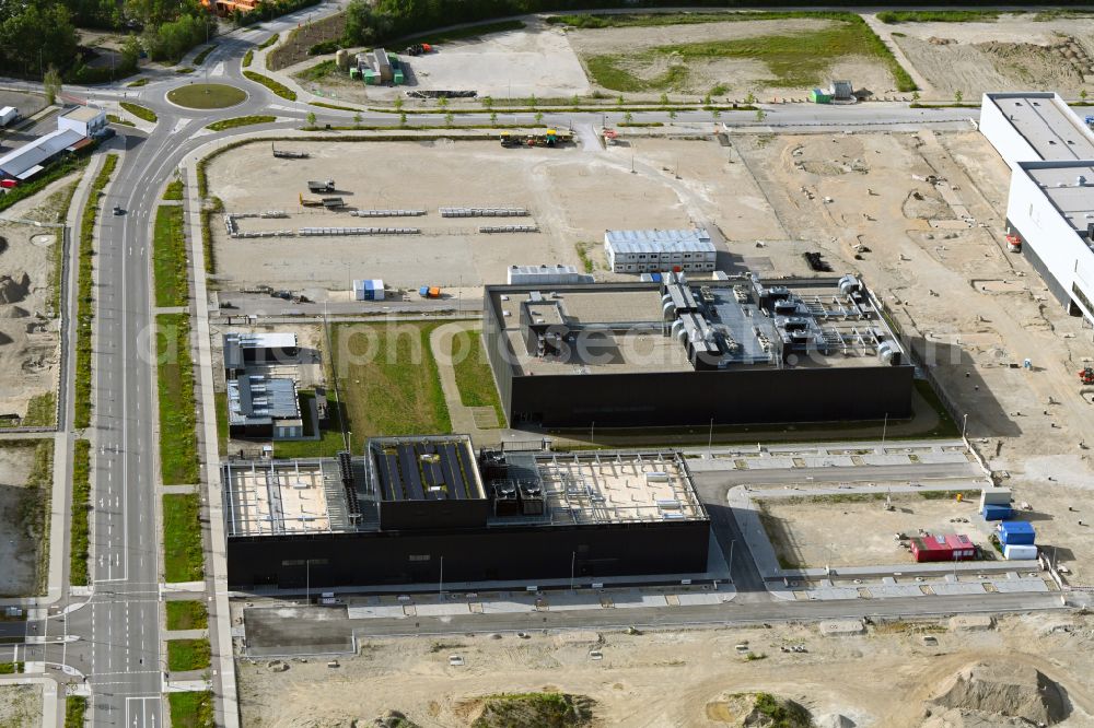 Ingolstadt from the bird's eye view: Data center building and online data processing hub and energy center in the development area of the industrial wasteland IN-Campus in the district Niederfeld in Ingolstadt in the state Bavaria, Germany