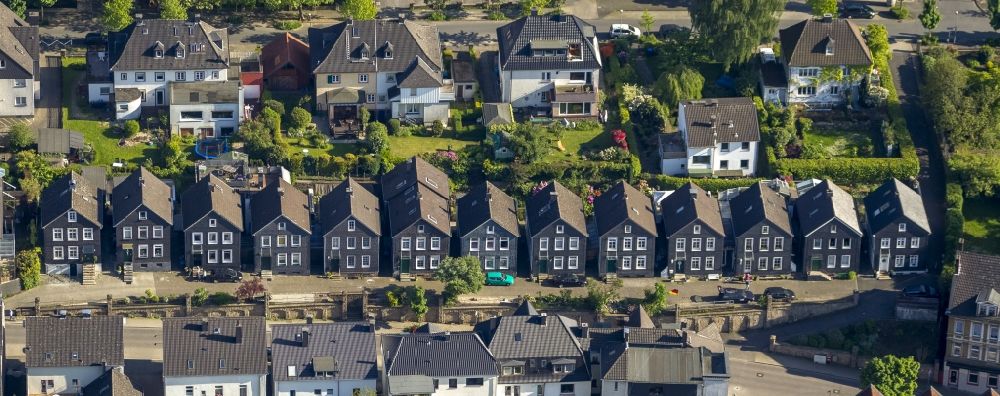 Aerial photograph Wetter - View of a estate of terraced houses in the Koenigsstraße in Wetter in the Ruhr in the state North Rhine-Westphalia