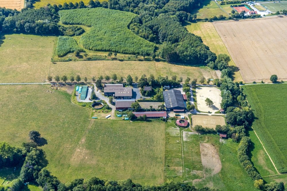 Aerial photograph Holzen - Building of stables of Reitbetrieb Walter & Florian Lutter GmbH in the district Stemel in Holzen in the state North Rhine-Westphalia, Germany
