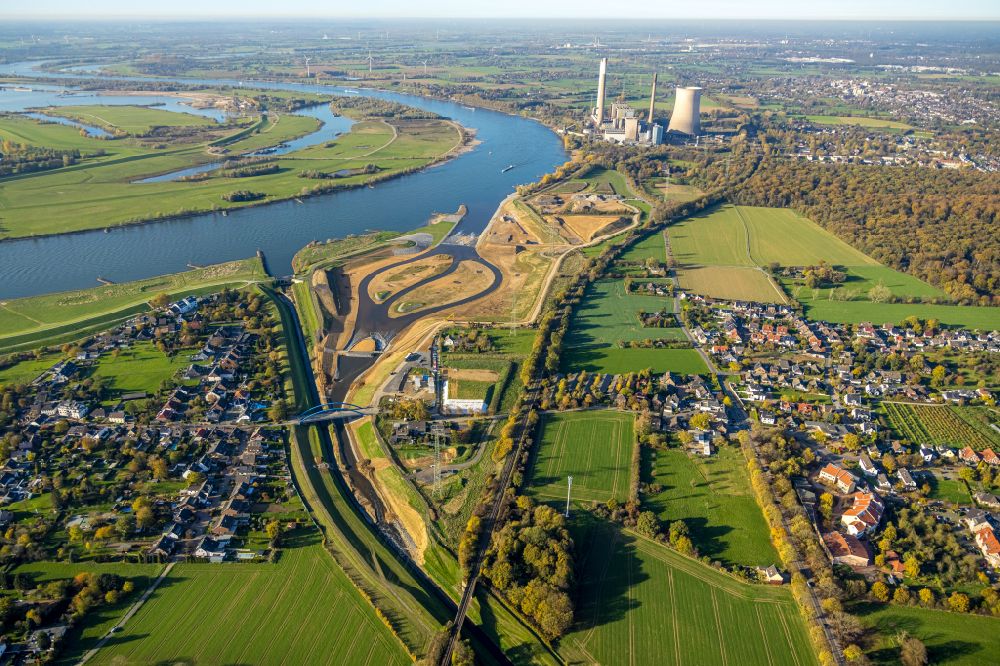 Aerial photograph Eppinghoven - Renaturation measures on the shore areas of the river Emscher on Muendung in den Rhein on street Rheinaue in Eppinghoven at Ruhrgebiet in the state North Rhine-Westphalia, Germany