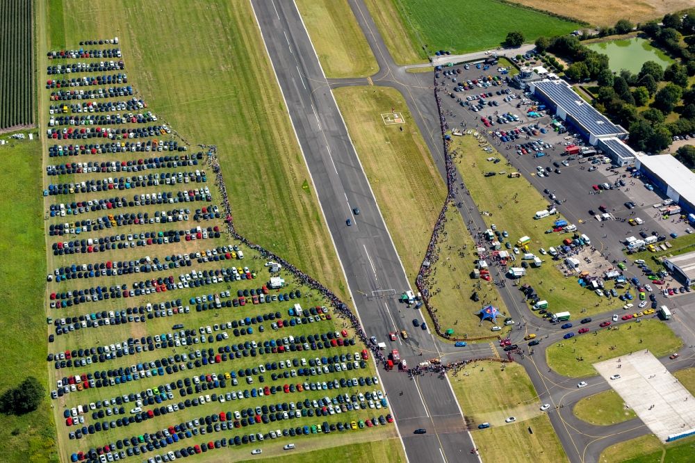Hünxe from above - Race event of MSC Race @ Airport e.V. on the runway of the airfield of the Flugplatzgesellschaft Schwarze Heide mbH in Huenxe in the state North Rhine-Westphalia, Germany