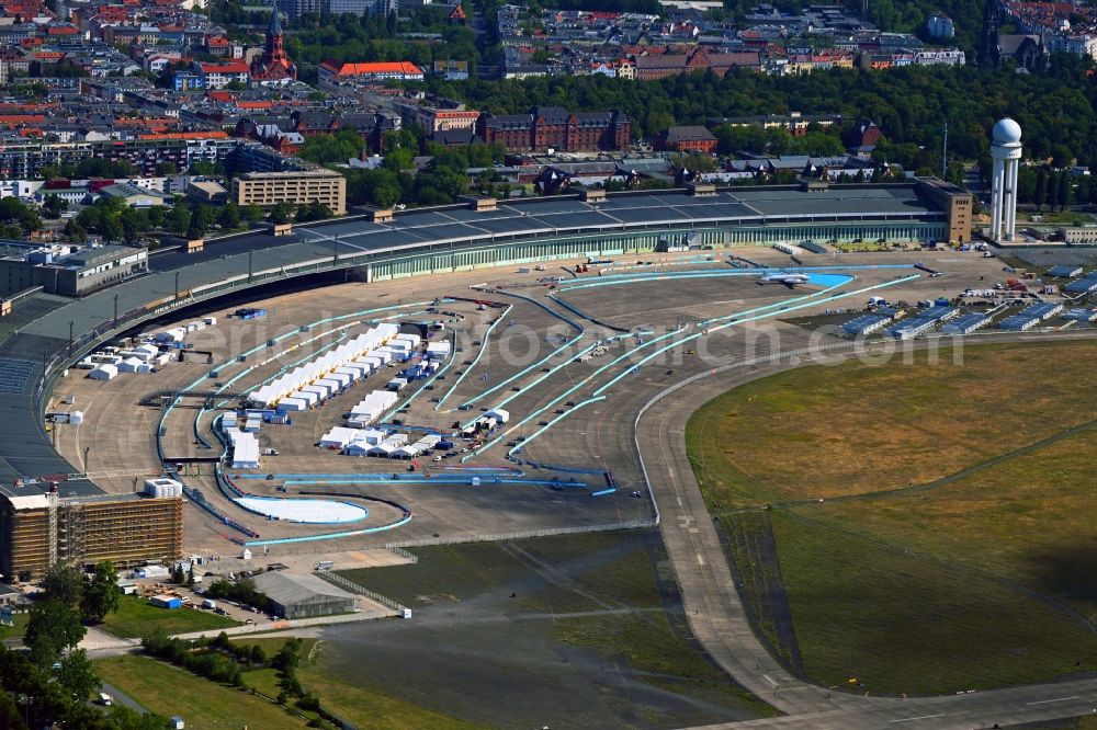 Berlin from above - Racetrack racecourse of vollelektrischen Formel E on the former Flughafen on Tempelhofer Feld in the district Tempelhof in Berlin, Germany