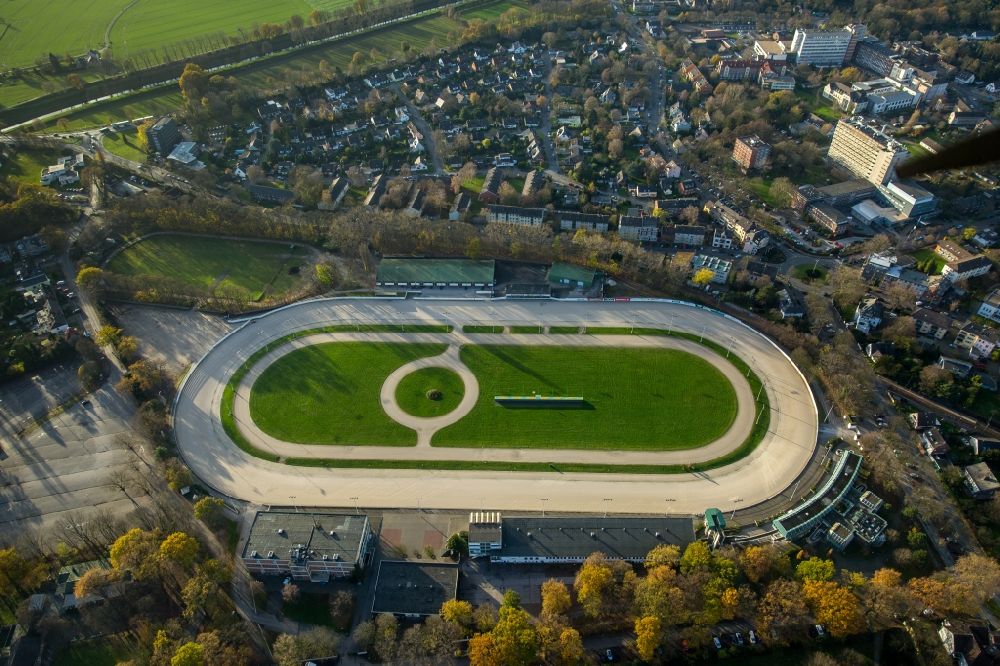 Dinslaken from the bird's eye view: Racetrack racecourse - trotting in Dinslaken in the state of North Rhine-Westphalia