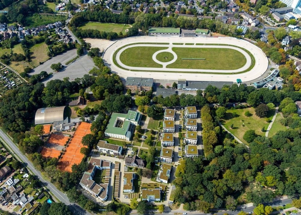 Aerial photograph Dinslaken - Racetrack racecourse - trotting in Dinslaken in the state of North Rhine-Westphalia