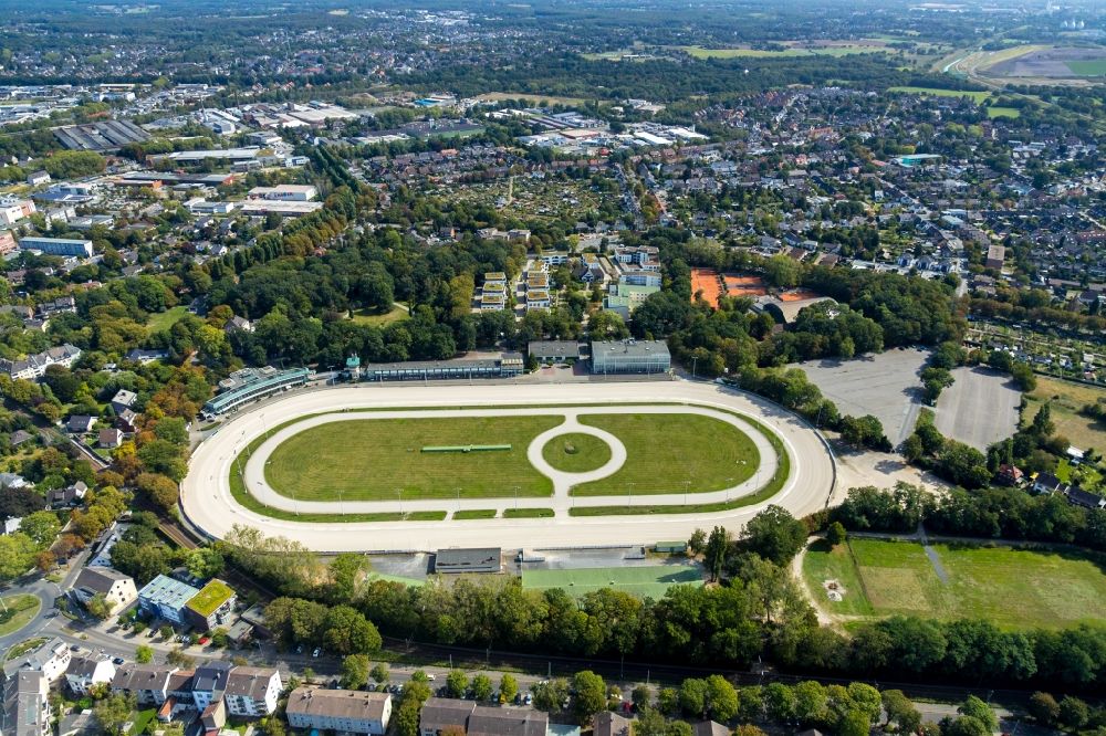 Aerial photograph Dinslaken - Racetrack racecourse - trotting in Dinslaken in the state of North Rhine-Westphalia