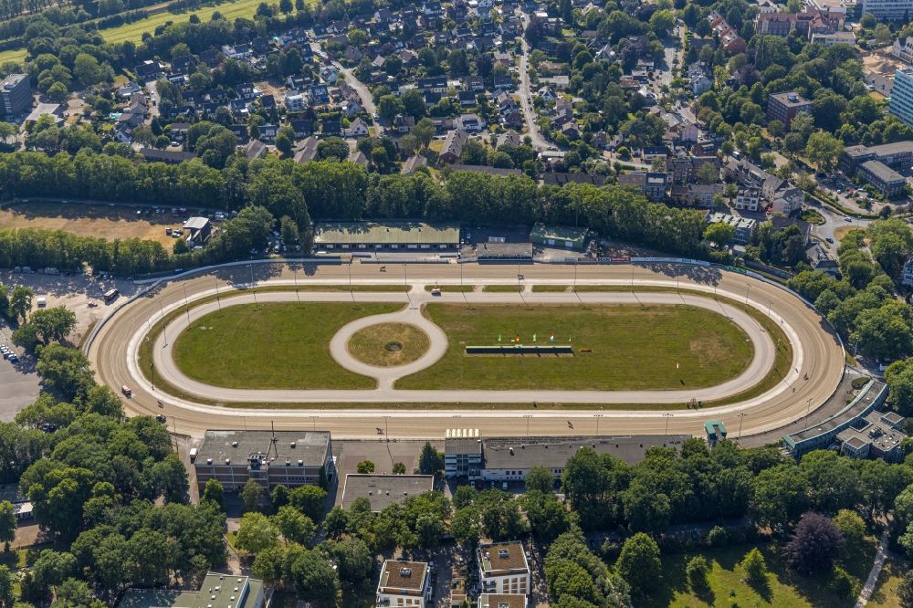 Aerial image Dinslaken - Racetrack racecourse - trotting in Dinslaken in the state of North Rhine-Westphalia