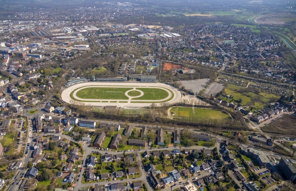 Aerial photograph Dinslaken - Racetrack racecourse - trotting in Dinslaken at Ruhrgebiet in the state of North Rhine-Westphalia