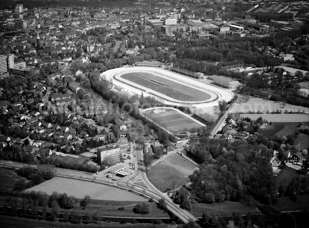 Dinslaken from the bird's eye view: Racetrack racecourse - trotting in Dinslaken in the state North Rhine-Westphalia, Germany