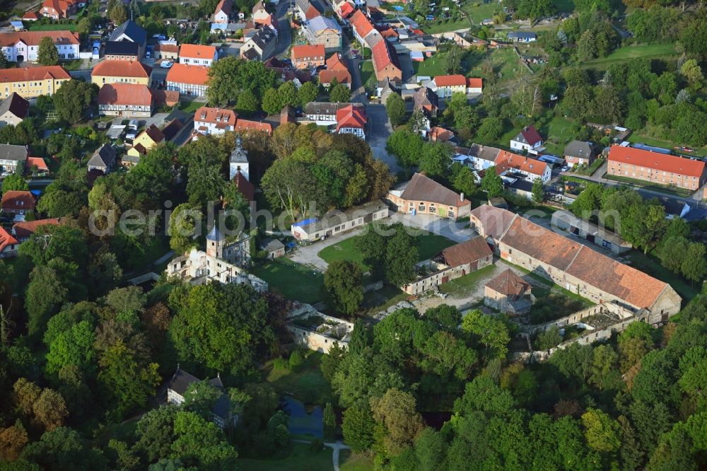 Aerial image Harbke - Remains of the ruins of the palace grounds of the former Schloss Harbke in Harbke in the state Saxony-Anhalt, Germany