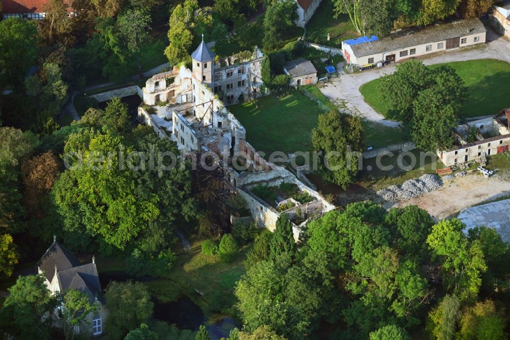 Aerial photograph Harbke - Remains of the ruins of the palace grounds of the former Schloss Harbke in Harbke in the state Saxony-Anhalt, Germany