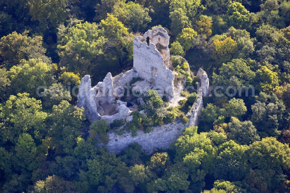 Aerial image Vertessomlo - Remains of the ruins of the palace grounds of the former castle Vitany Castle in Vertessomlo in Komarom-Esztergom, Hungary