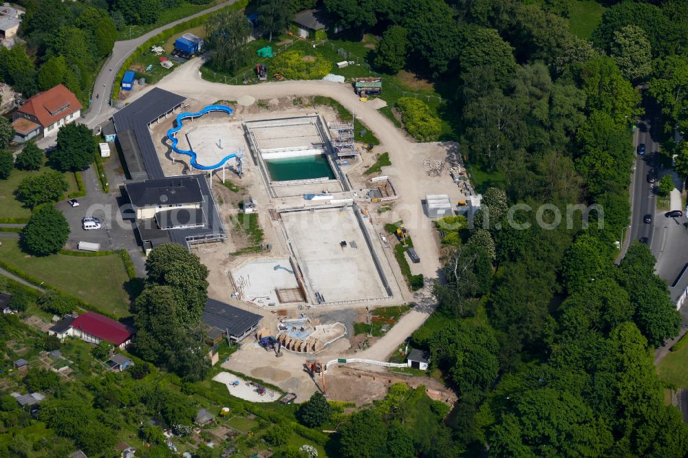 Göttingen from above - Construction site for the modernization, renovation and conversion of the swimming pool of the outdoor pool Brauweg in Goettingen in the state Lower Saxony, Germany