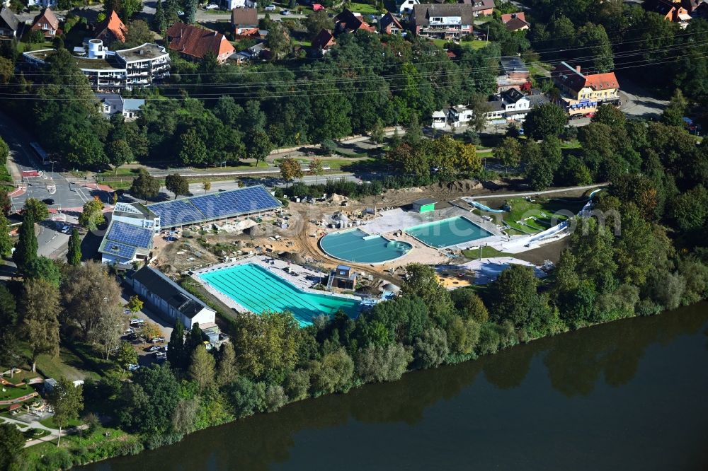 Geesthacht from the bird's eye view: Construction site for the modernization, renovation and conversion of the swimming pool of the outdoor pool Freizeitbad Geesthacht on Elbuferstrasse in Geesthacht in the state Schleswig-Holstein, Germany