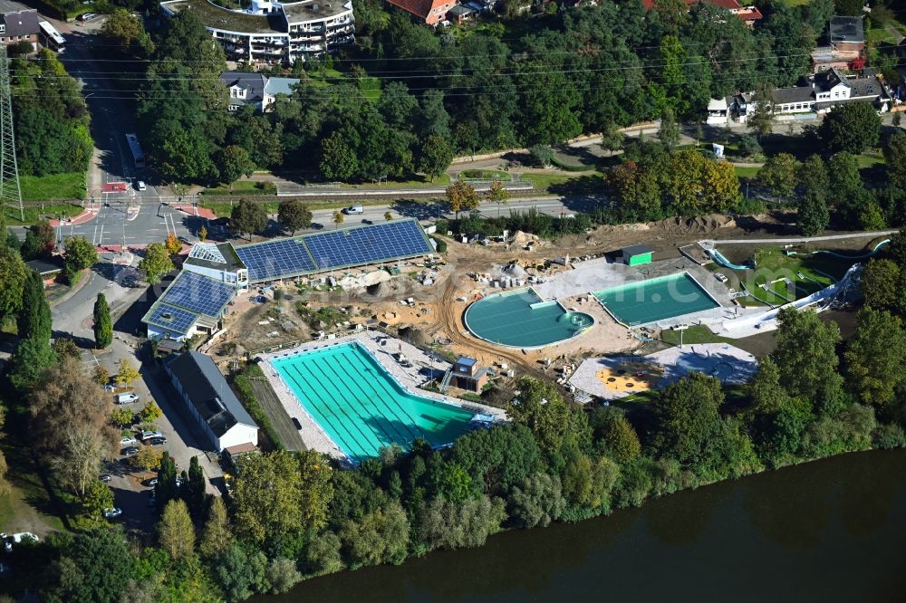 Geesthacht from above - Construction site for the modernization, renovation and conversion of the swimming pool of the outdoor pool Freizeitbad Geesthacht on Elbuferstrasse in Geesthacht in the state Schleswig-Holstein, Germany