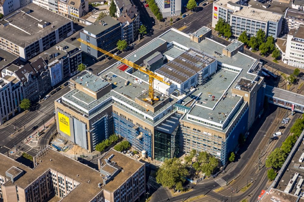 Düsseldorf from the bird's eye view: New extension to the building of the cinema - cinemas and movie theater UFA Palast in the district Stadtmitte in Duesseldorf in the state North Rhine-Westphalia, Germany