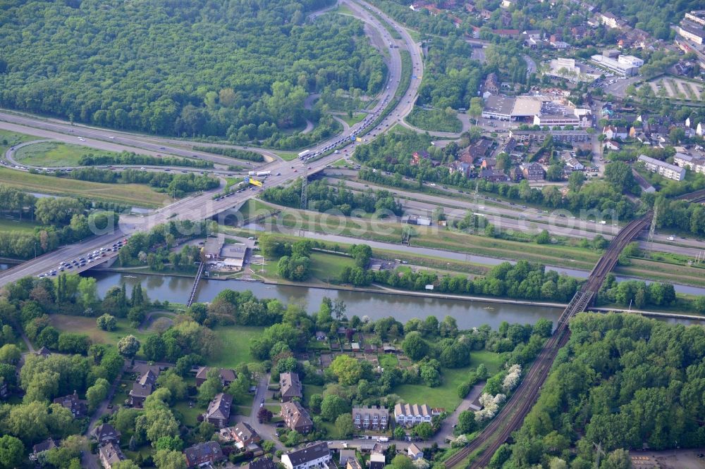 Aerial photograph Oberhausen - View from south to north across the Rhine-Herne Canal at the Sterkrader Strassen-Bridge B 223 in Oberhausen in North Rhine-Westphalia
