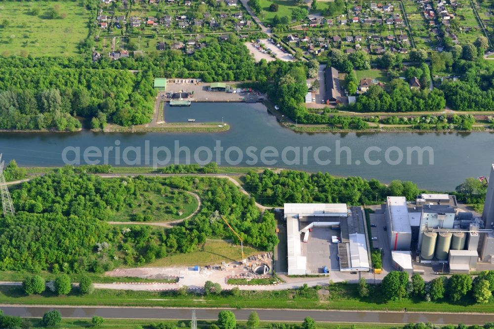 Aerial image Recklinghausen - View from north to south along the Rhine-Herne Canal in Recklinghausen at the Stadthafen Recklinghausen in North Rhine-Westphalia