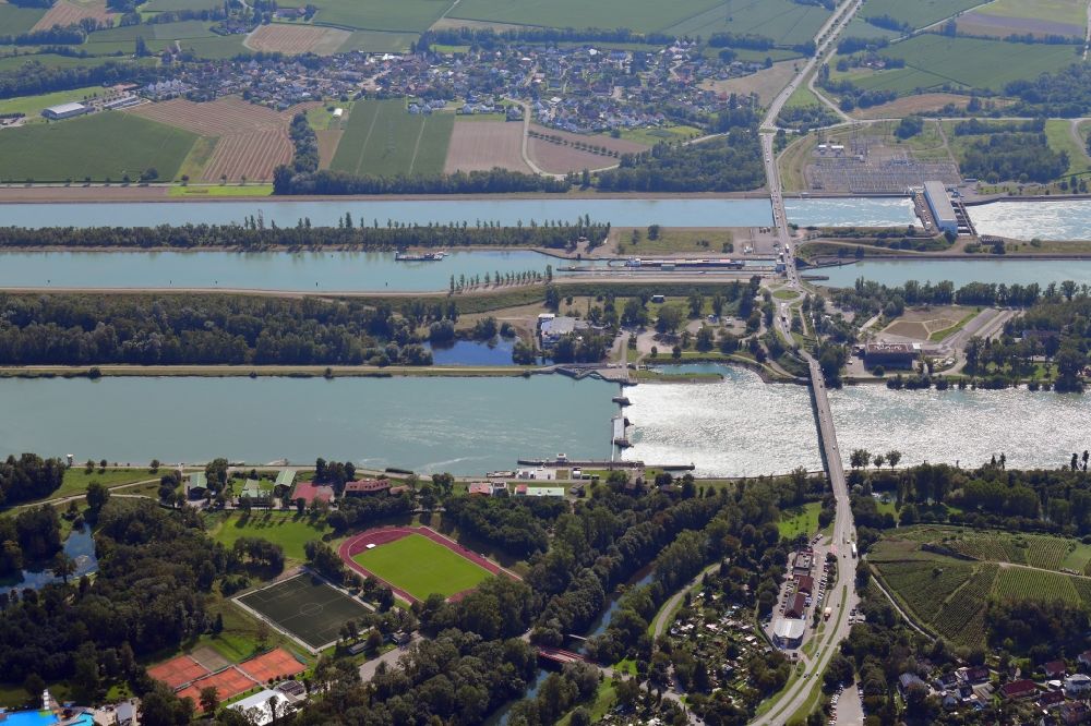 Breisach am Rhein from above - Rhine island between river Rhein and Grand Canal d'Alsace with bridges for border crossing between Germany and Vogelgrun / France in Breisach am Rhein in the state Baden-Wuerttemberg, Germany