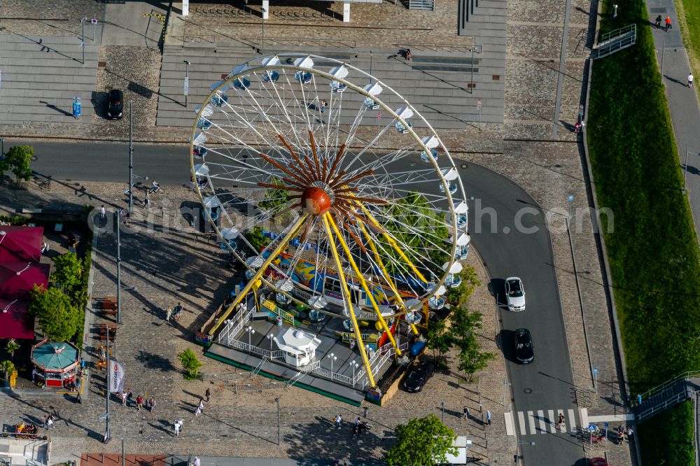 Bremerhaven from the bird's eye view: Ferris wheel on street H.-H.-Meyer-Strasse in the district Mitte-Sued in Bremerhaven in the state Bremen, Germany