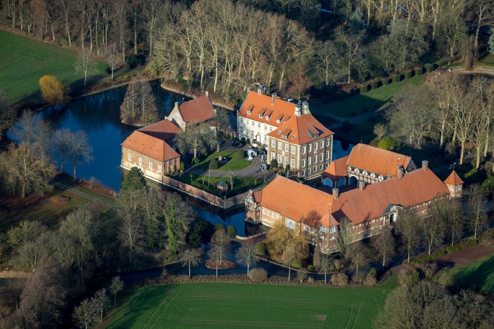 Aerial image Drensteinfurt - Buildings and parks at the mansion of the farmhouse Rittergut HausBorg in Altendorf in Drensteinfurt in the state North Rhine-Westphalia, Germany