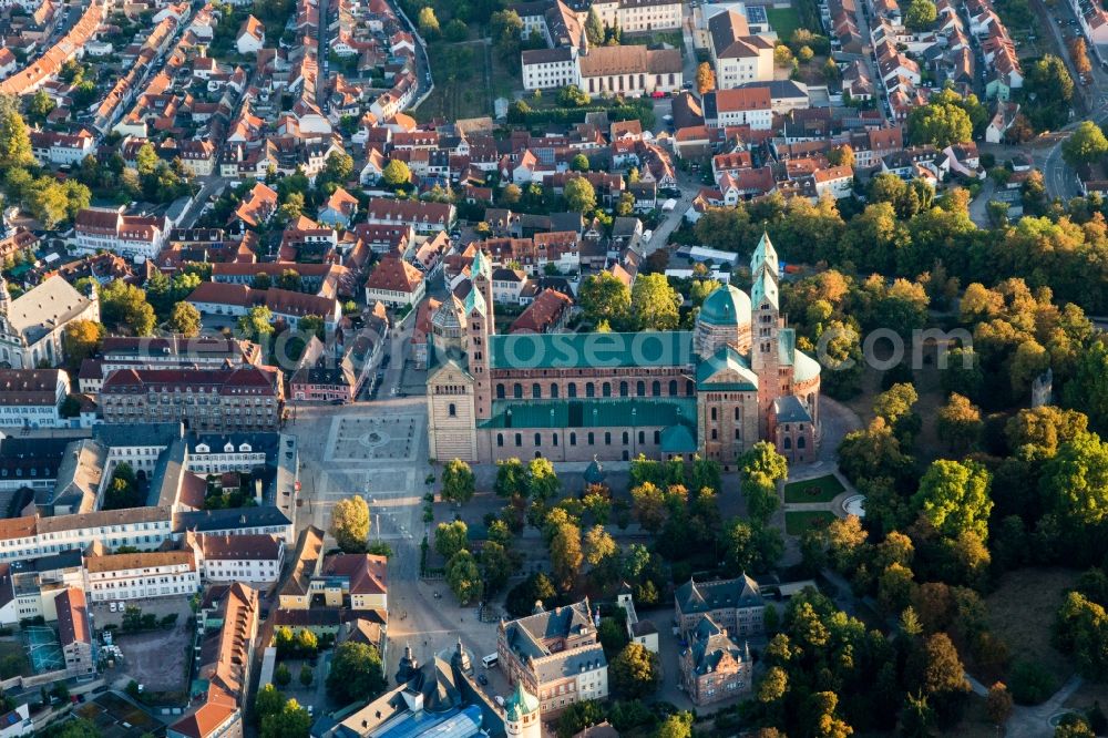 Speyer from the bird's eye view: Romanic Cathedral Dom zu Speyer in Speyer in the state Rhineland-Palatinate, Germany
