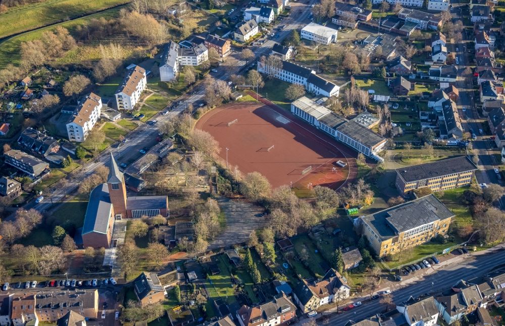 Aerial image Dorsten - Sports field of school Dietrich-Bonhoeffer-Schule on Marler Strasse in the district Feldmark in Dorsten in the state North Rhine-Westphalia, Germany
