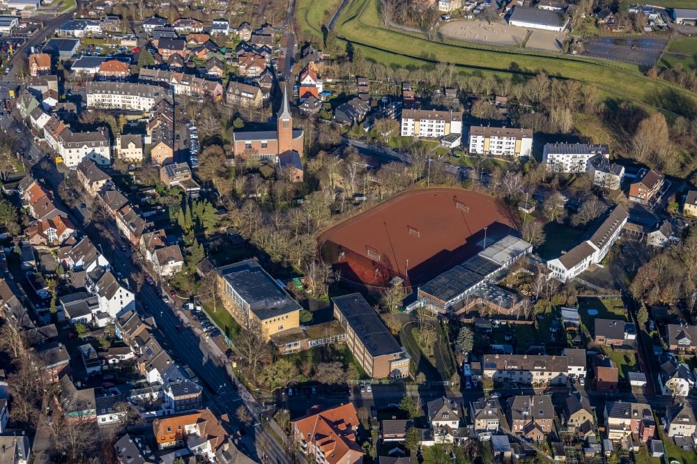 Aerial photograph Dorsten - Sports field of school Dietrich-Bonhoeffer-Schule on Marler Strasse in the district Feldmark in Dorsten in the state North Rhine-Westphalia, Germany