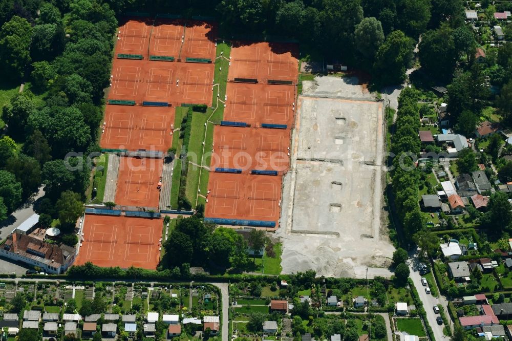 Augsburg from the bird's eye view: Tennis court sports field of TC Augsburg on Professor-Steinbacher-Strasse in Augsburg in the state Bavaria, Germany