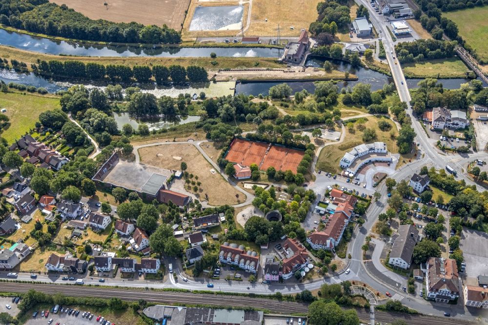 Aerial image Fröndenberg/Ruhr - Tennis court sports field overlooking the Westfaelisches KettenschmiedeMuseum - KulturSchmiede Froendenberg-Ruhr on Ruhrstrasse in Froendenberg/Ruhr in the state North Rhine-Westphalia, Germany