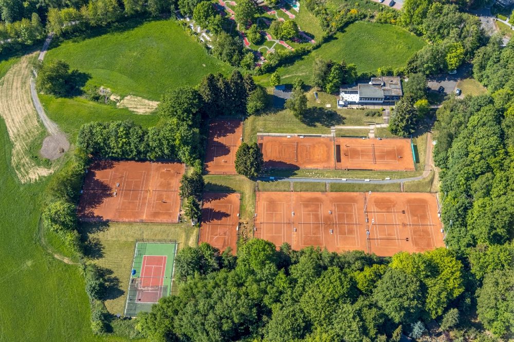 Aerial image Arnsberg - Tennis court sports field Zu den Drei Baenken in the district Neheim in Arnsberg in the state North Rhine-Westphalia, Germany