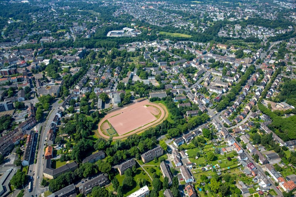 Essen from the bird's eye view: Tennis court sports field destrict Borbeck-Mitte in Essen in the state North Rhine-Westphalia