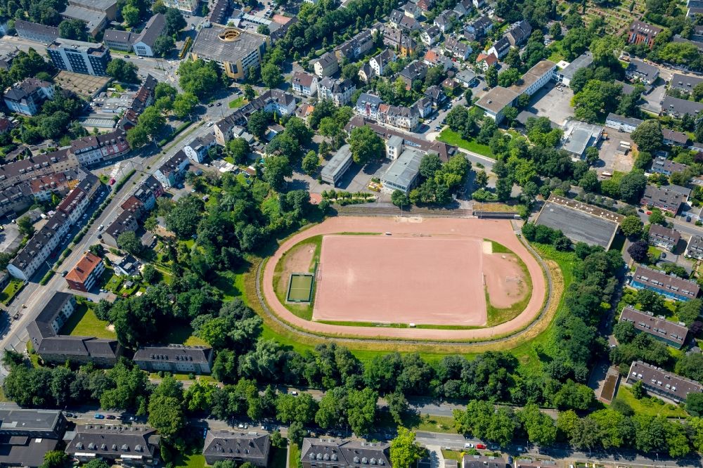 Aerial image Essen - Tennis court sports field destrict Borbeck-Mitte in Essen in the state North Rhine-Westphalia