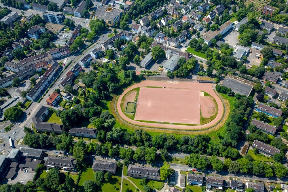 Essen from above - Tennis court sports field destrict Borbeck-Mitte in Essen in the state North Rhine-Westphalia