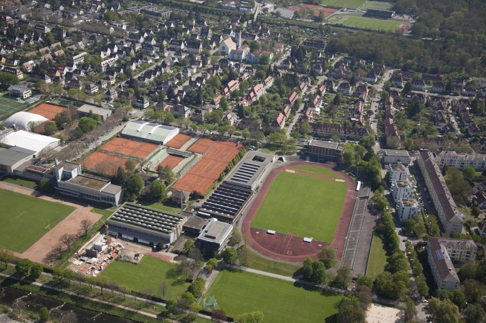 Aerial photograph Freiburg im Breisgau - Tennis court sports field of Freiburger Tennisclub in Freiburg im Breisgau in the state Baden-Wuerttemberg. On the right is the Freiburg university stadium