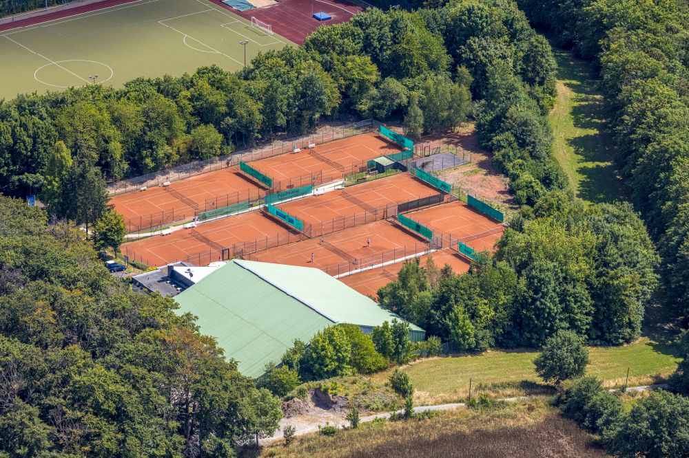 Neviges from the bird's eye view: Tennis court sports field of Nevigeser Tennisclub 1969 e.V. on street Waldschloesschen in Neviges in the state North Rhine-Westphalia, Germany